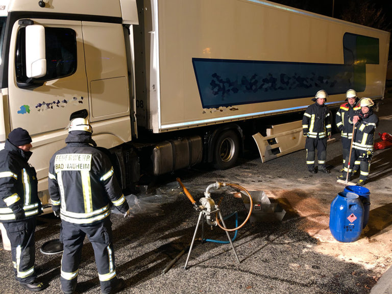 Mehr über den Artikel erfahren Beschädigter LKW-Tank auf Raststätte