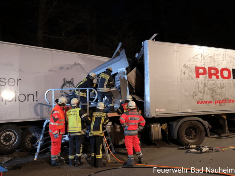 Mehr über den Artikel erfahren Schwerer Verkehrsunfall mit LKW