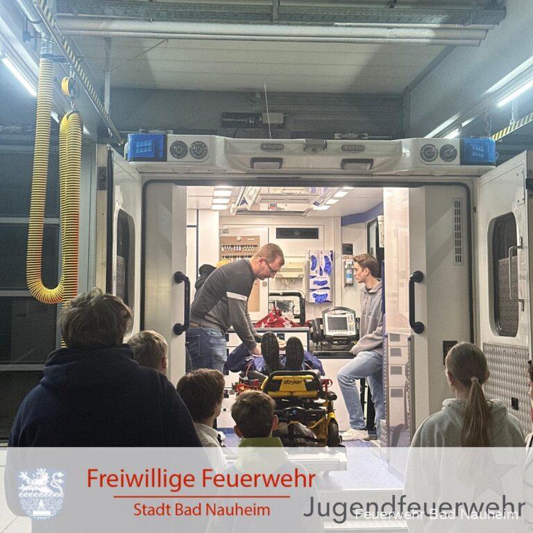 Mehr über den Artikel erfahren Rettungsdienst zu Besuch bei der Jugendfeuerwehr