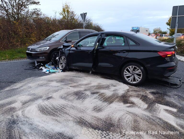 Mehr über den Artikel erfahren Gefahrguteinsatz, Verkehrsunfall und ausgelöster Rauchmelder