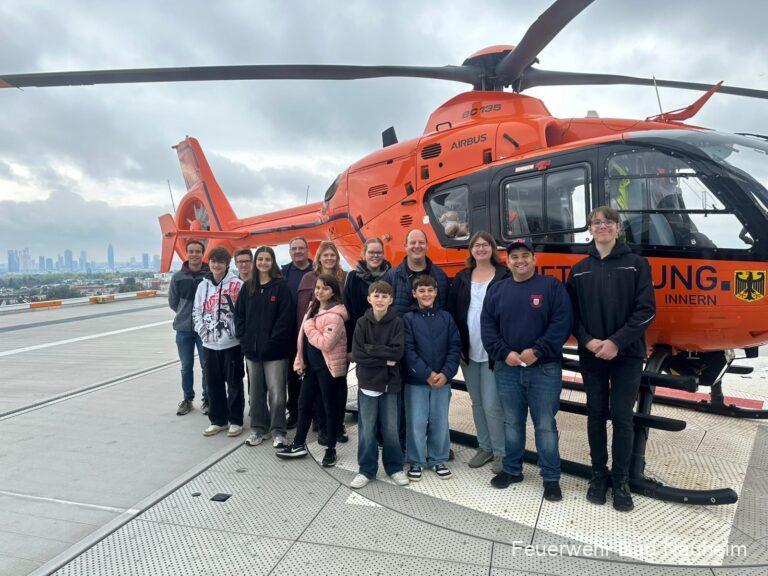 Mehr über den Artikel erfahren Feuerwehr Steinfurth besichtigt Ausbildungszentrum in Frankfurt und Rettungshubschrauber